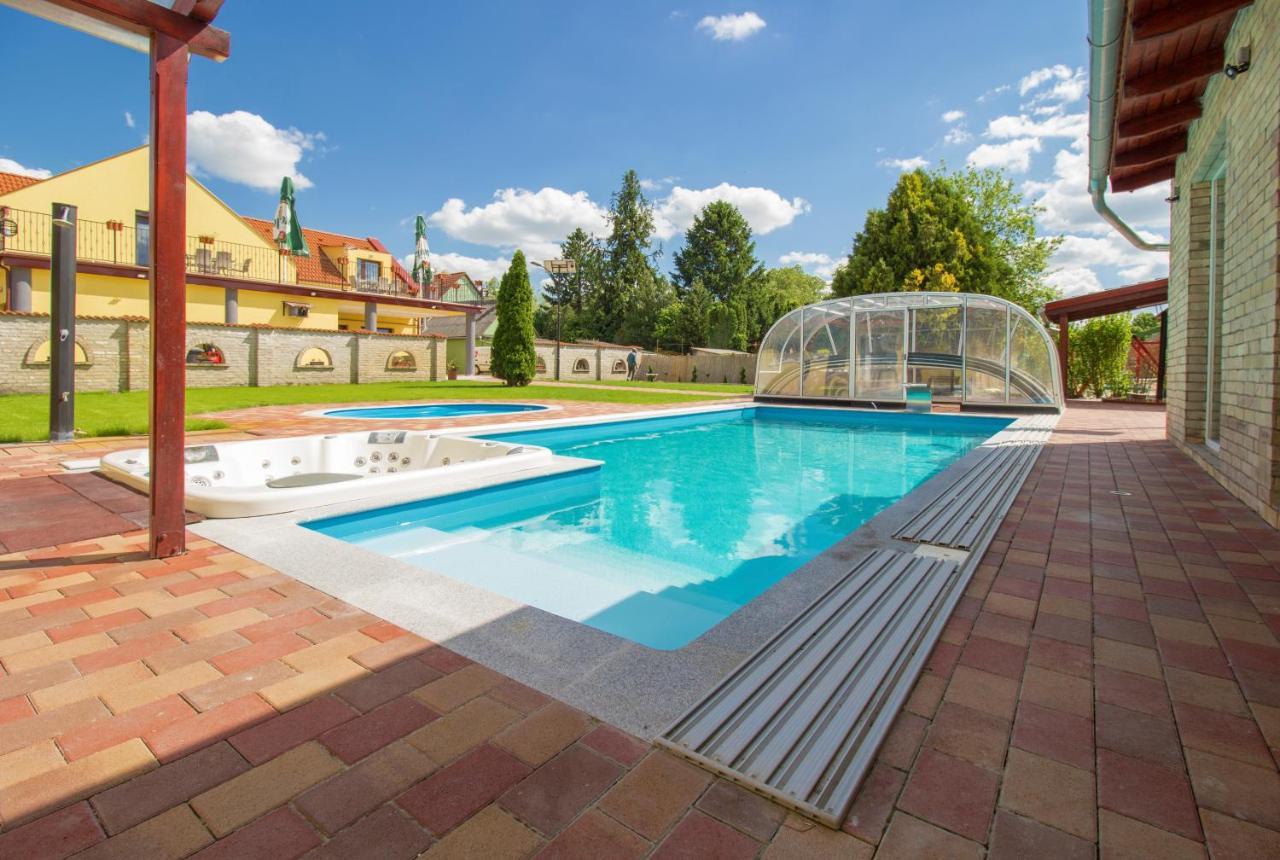 Ponty-Lak Panzio Konuk evi Dávod Dış mekan fotoğraf