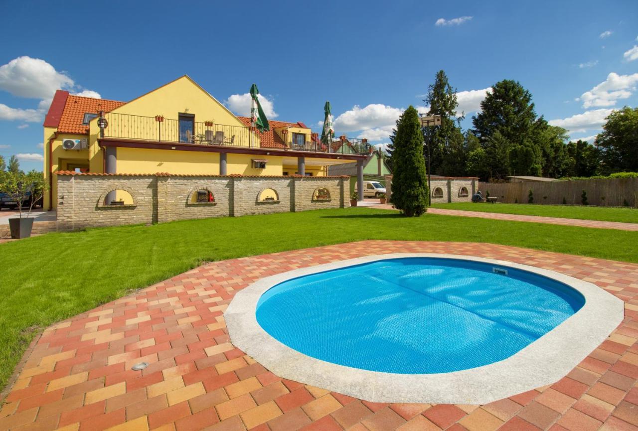 Ponty-Lak Panzio Konuk evi Dávod Dış mekan fotoğraf